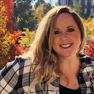 Meet your Posher, Elise